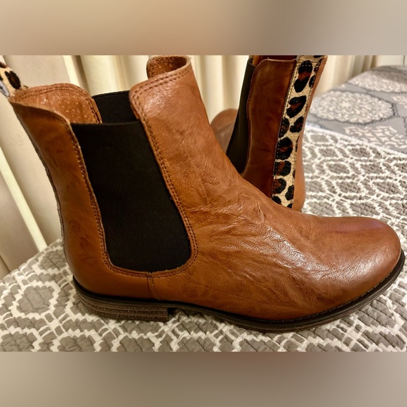 L’idea by Lori Jessy Chelsea Boots - Picture 2 of 15